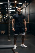 t-shirt sportowy męski czarny na trening na siłownię