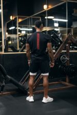 t-shirt sportowy męski czarny na trening na siłownię
