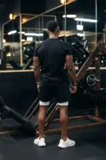 t-shirt sportowy męski czarnt na trening na siłownię