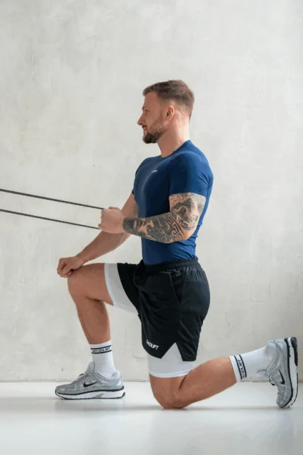 przylegajaca koszulka męska na trening