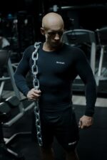 czarny rashguard z długim ekawem męski sportowy na trening