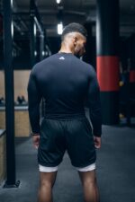 czarna koszulka treningowa rashguard sztuki walki