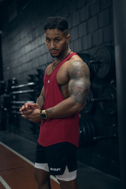tank top stringer na trening siłowy