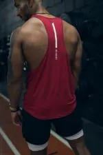 tank top stringer na trening siłowy