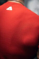 rashguard męski bezszwowy czerwony oddychający