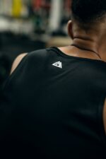 koszulka sportowa męska czarna bokserka szybkoschnąca
