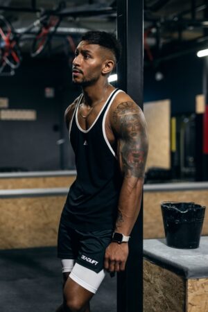 tank top z kontrastową lamówką męski stringer na siłownię treningowy