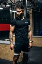 t-shirt męski sportowy z kontrastowymi lamówkami na trening