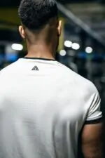 t-shirt męski z lamówkami slim fit sportowy