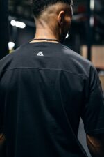 koszulka oversize na trening na siłownię