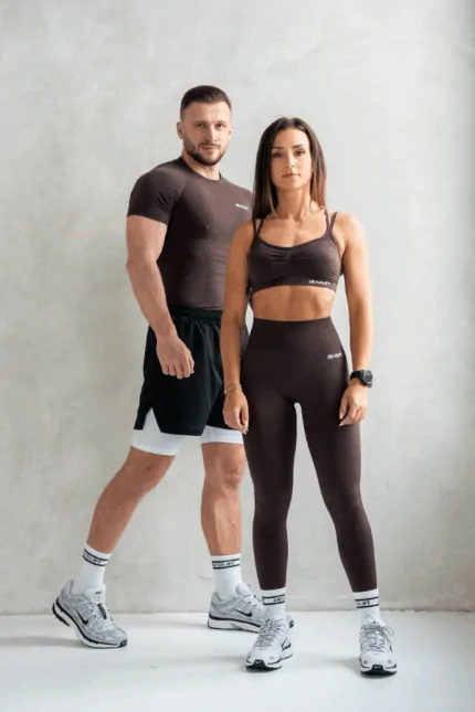 zestaw sportowy dla niej i dla niego brąz