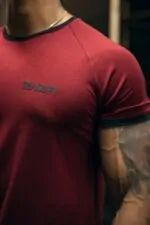 t-shirt męski muscle fit bordo