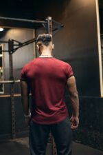 t-shirt męski muscle fit bordo
