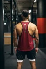 tank top męski treningowy na siłownię stringer bordo czerwony