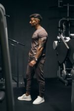 t-shirt męski muscle fit brązowy na trening