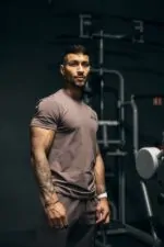 t-shirt męski muscle fit brązowy na trening