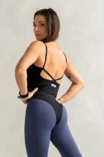 top sportowy damski czarny z odkrytymi plecami