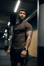 koszulka męska sportowa muscle fit brązowa