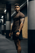 T-shirt męski z kontrastową lamówką DEADLIFT brąz - Image 2
